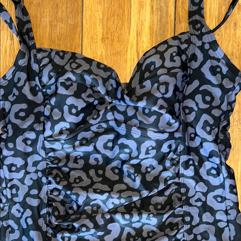 Stylish Blue Leopard Print Women's tankini top swimsuit